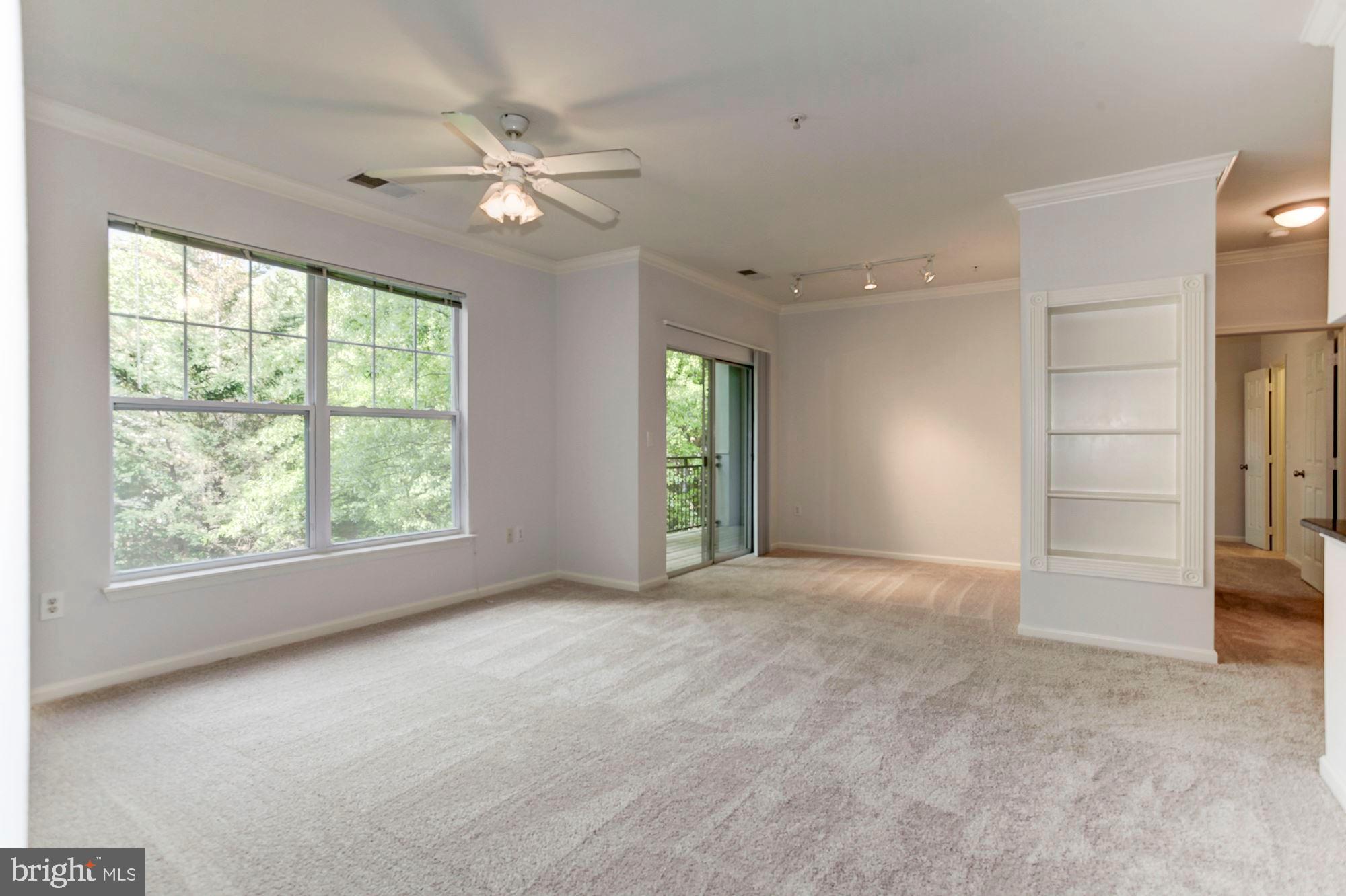 12128 Garden Ridge Lane, Unit 203 Fairfax, VA 22030 - Photo 10 of 40 Living Room