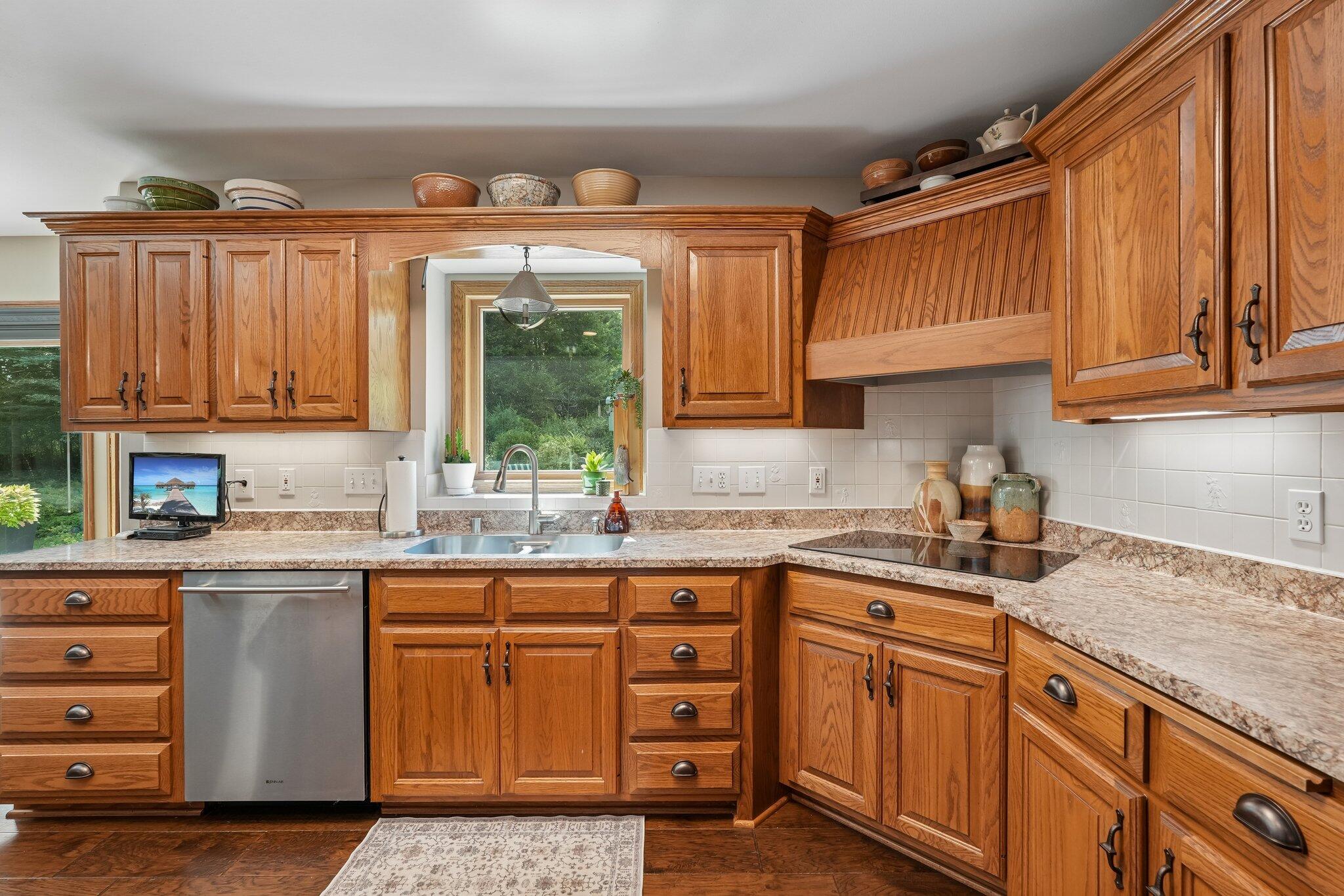 W323S9616 Beulah Road Mukwonago, WI 53149 - Photo 8 of 85 Kitchen