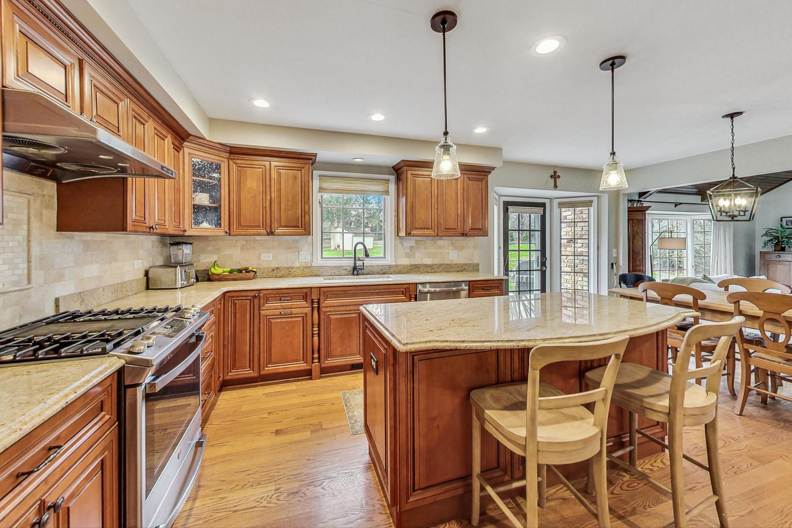 549 60th Place Burr Ridge, IL 60527 - Photo 11 of 66 Gallery Image 11