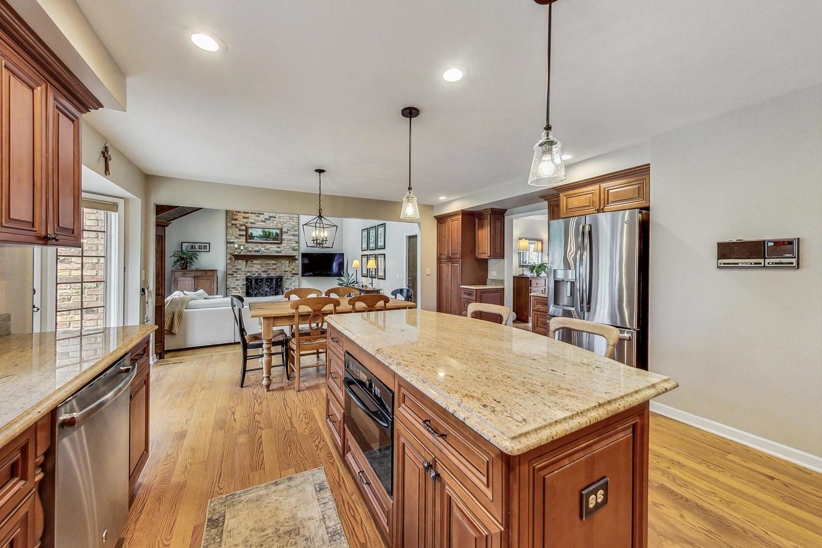 549 60th Place Burr Ridge, IL 60527 - Photo 13 of 66 Gallery Image 13