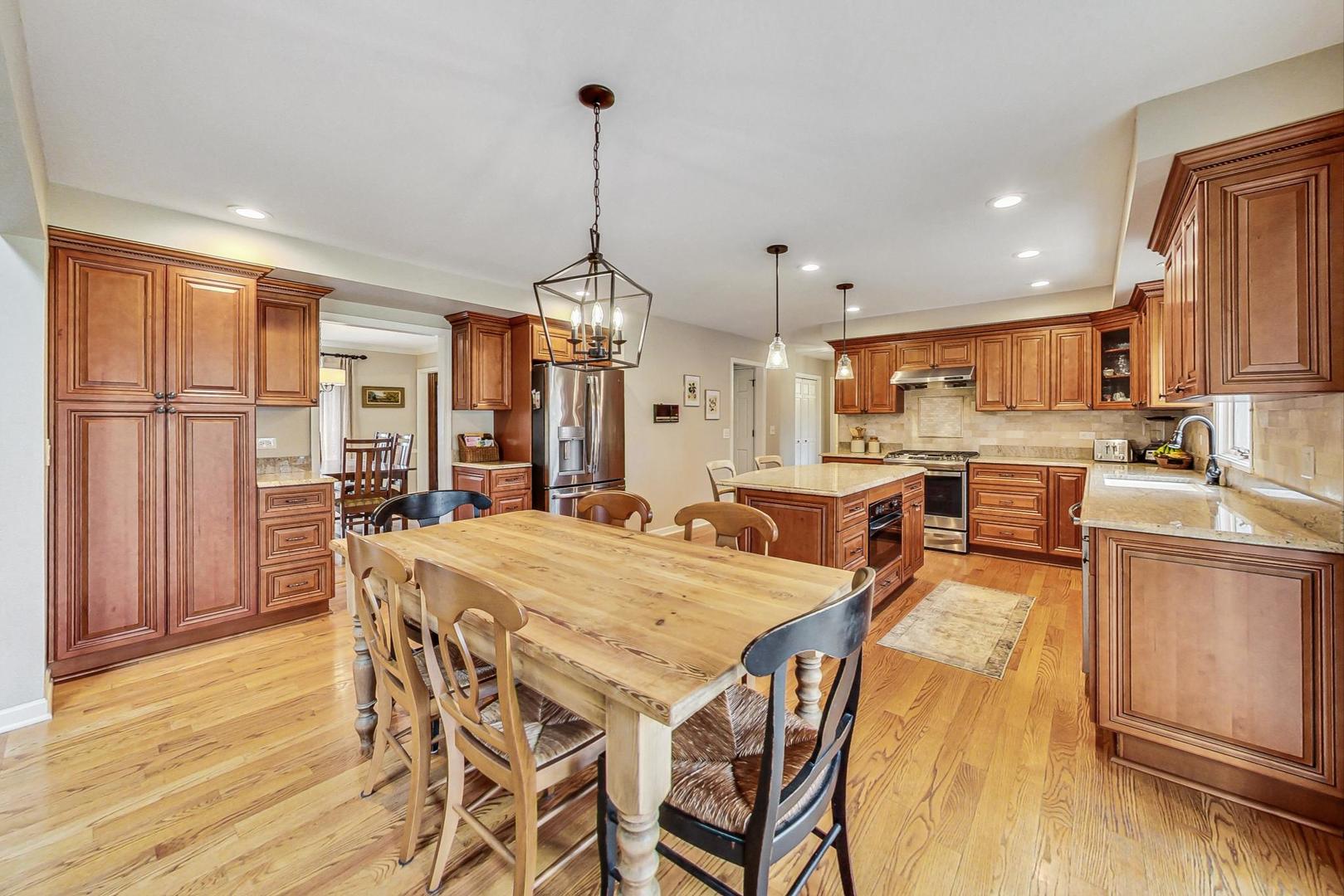 549 60th Place Burr Ridge, IL 60527 - Photo 14 of 66 Gallery Image 14