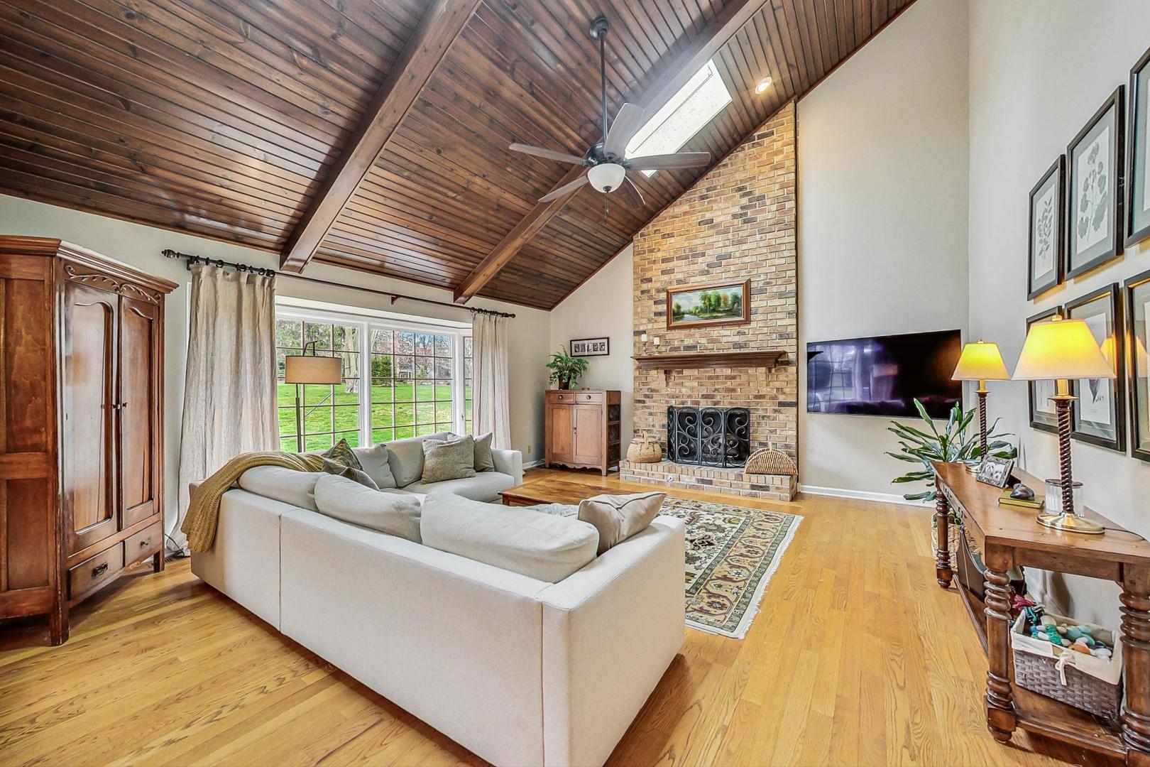 549 60th Place Burr Ridge, IL 60527 - Photo 16 of 66 Gallery Image 16