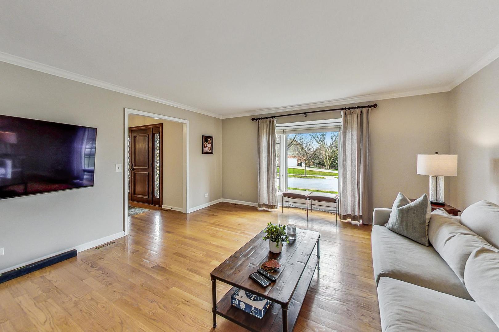 549 60th Place Burr Ridge, IL 60527 - Photo 7 of 66 Gallery Image 7