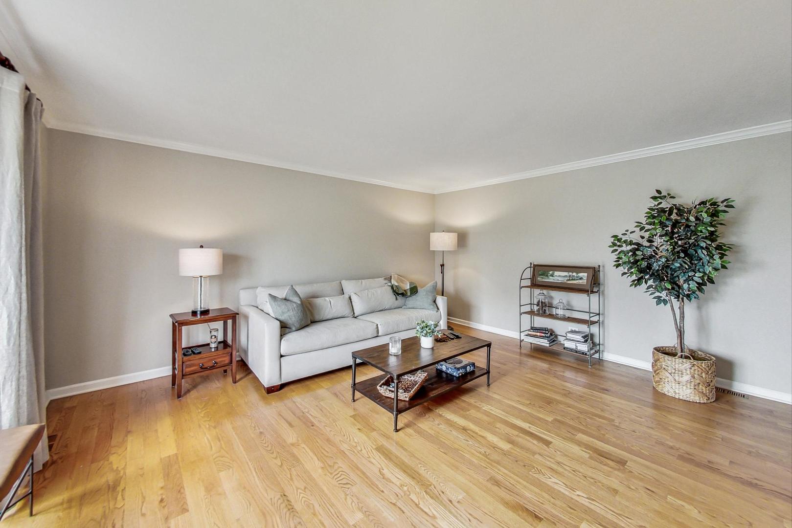 549 60th Place Burr Ridge, IL 60527 - Photo 8 of 66 Gallery Image 8