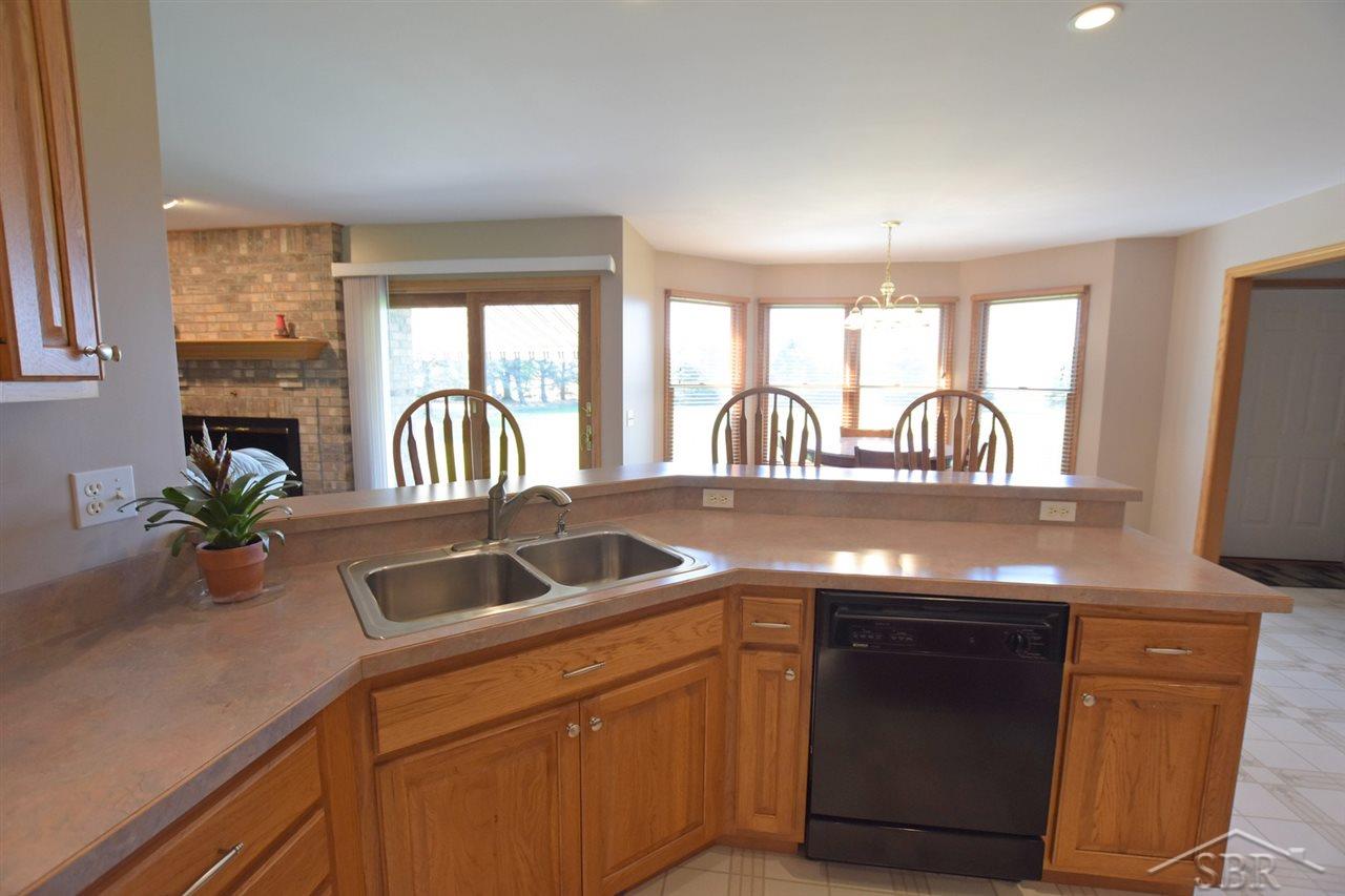7077 Sunningdale Road Saginaw, MI 48604 - Photo 6 of 26 31332323-5.JPG