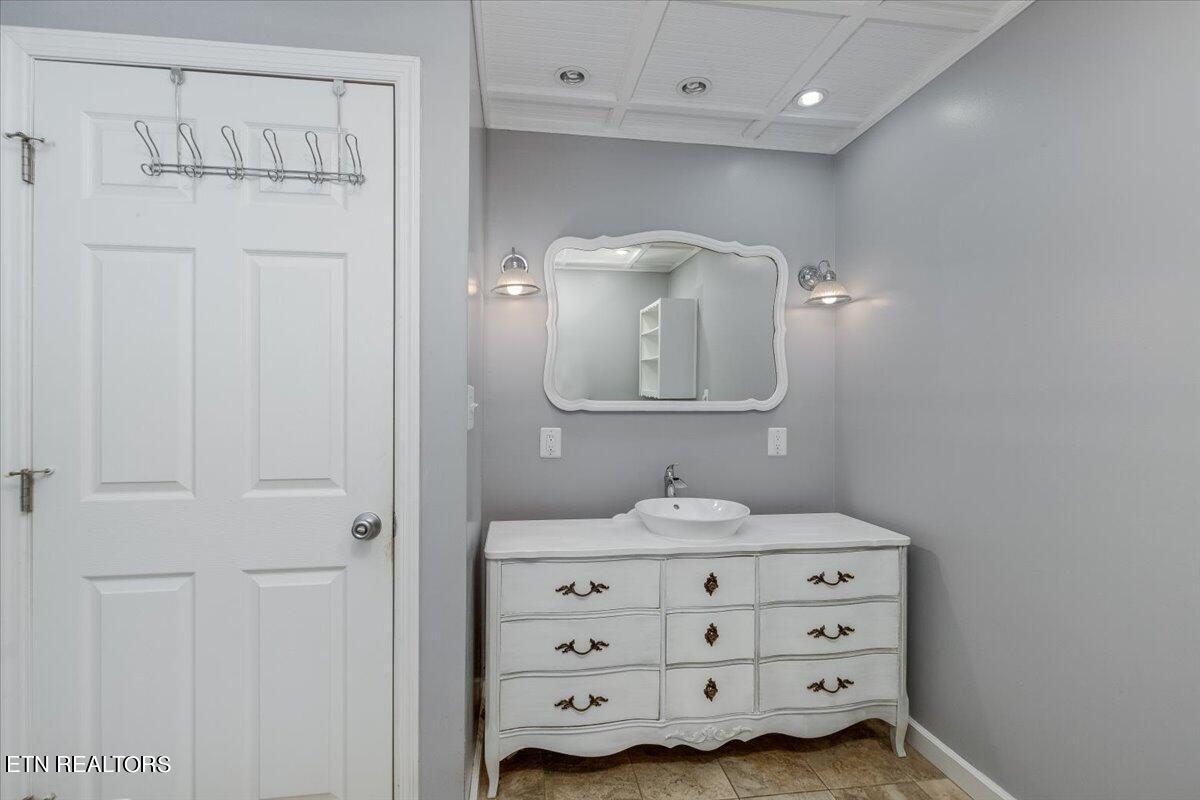 106 Venus Road Oak Ridge, TN 37830 - Photo 16 of 30 15-Bathroom 1