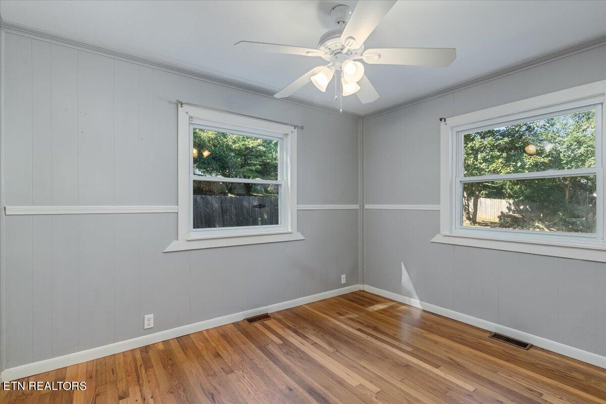 106 Venus Road Oak Ridge, TN 37830 - Photo 20 of 30 19-Bedroom 2