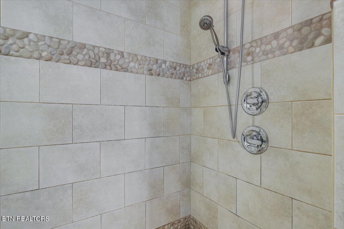 106 Venus Road Oak Ridge, TN 37830 - Photo 25 of 30 24-Bathroom 2 Shower