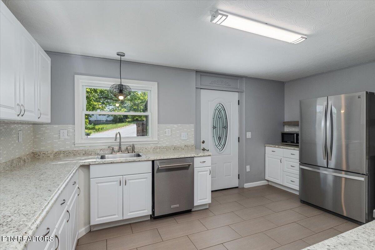 106 Venus Road Oak Ridge, TN 37830 - Photo 6 of 30 05-Kitchen