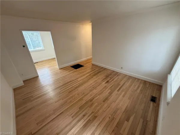 $1,195 | 2628 Greenbrier Road, Unit B, Winston-Salem, NC 27104