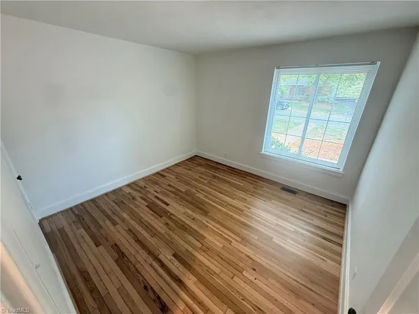 $1,195 | 2628 Greenbrier Road, Unit B, Winston-Salem, NC 27104