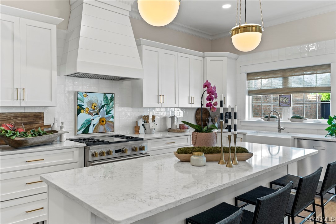 2542 Pagehurst Drive, Unit 8 Midlothian, VA 23113 - Photo 21 of 42 a kitchen with a table and chairs in it