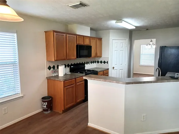 $2,300 | 13414 Beechglen Lane, Houston, TX 77083