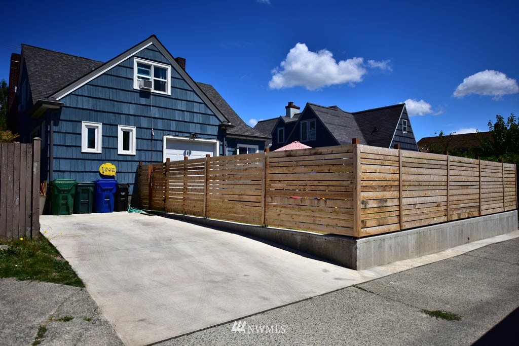 721 North 47th Street Seattle, WA 98103 - Photo 2 of 25