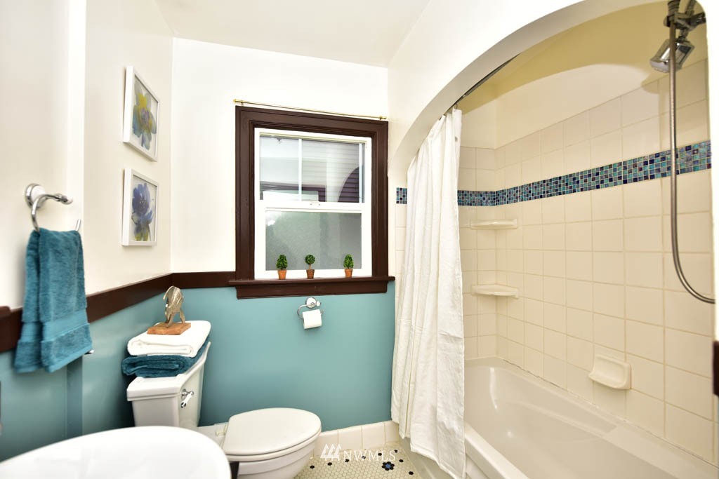 721 North 47th Street Seattle, WA 98103 - Photo 12 of 25