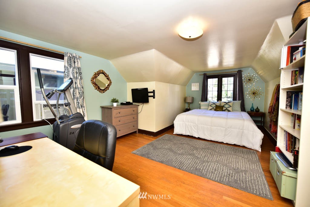 721 North 47th Street Seattle, WA 98103 - Photo 13 of 25
