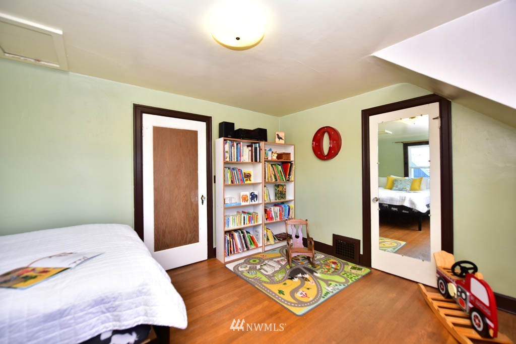 721 North 47th Street Seattle, WA 98103 - Photo 17 of 25