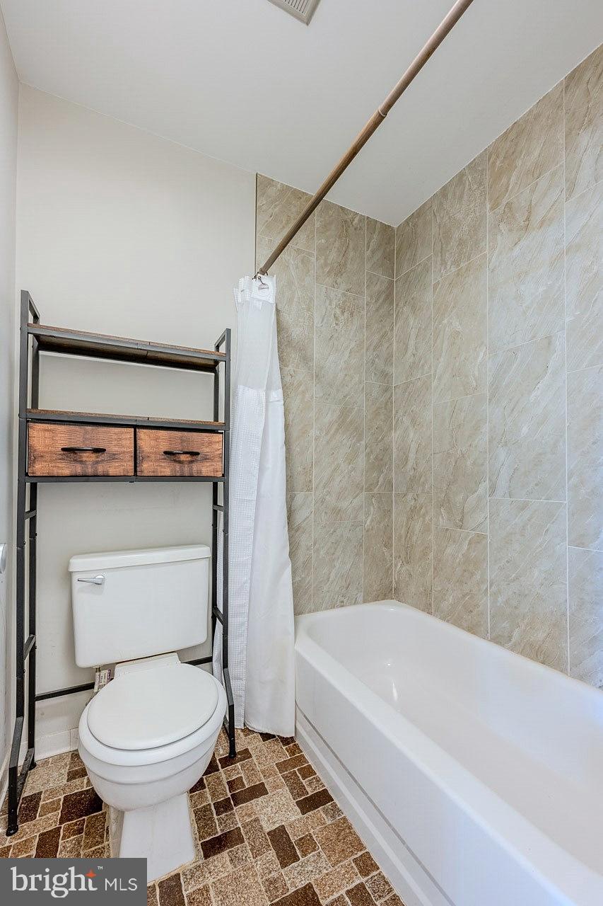 6270 Edsall Road, Unit 404 Alexandria, VA 22312 - Photo 14 of 18 Gallery Image 14