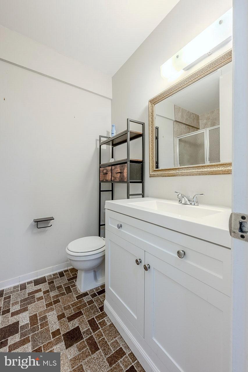 6270 Edsall Road, Unit 404 Alexandria, VA 22312 - Photo 17 of 18 Gallery Image 17