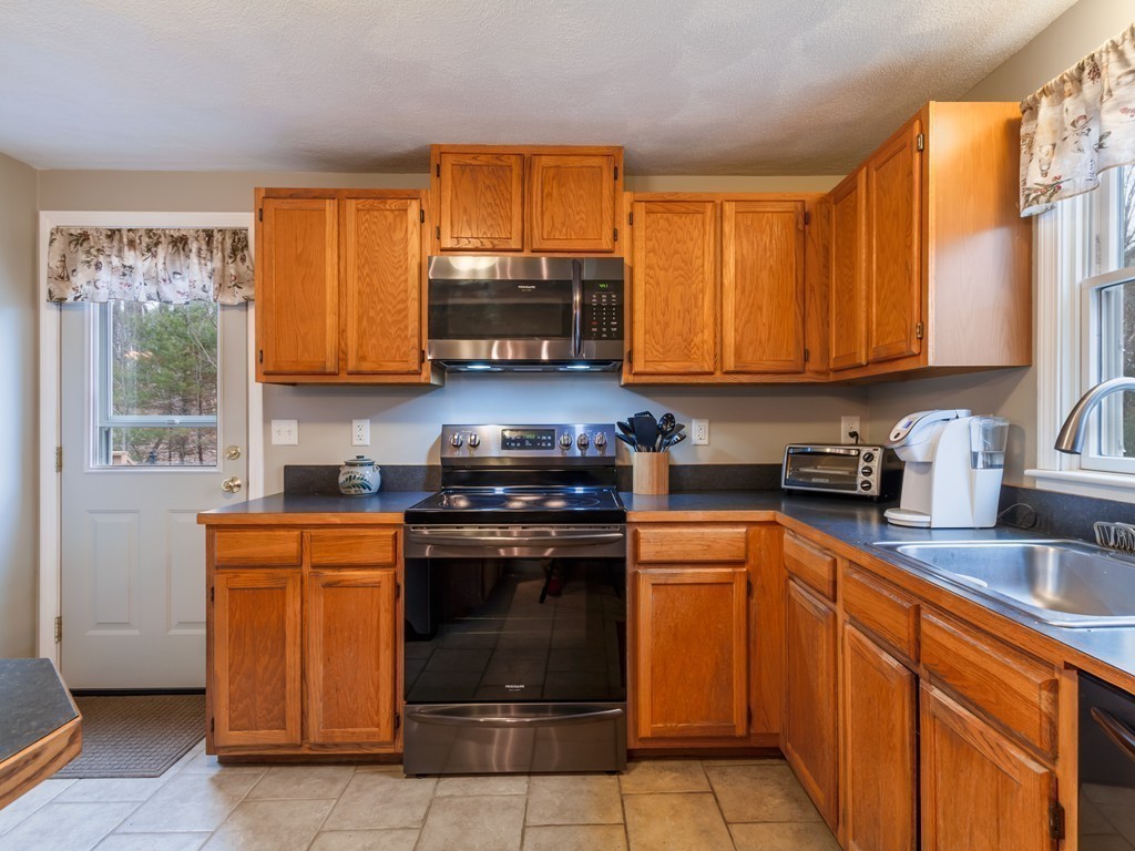 16 Battis Road Merrimac, MA 01860 - Photo 5 of 27 Gallery Image 5