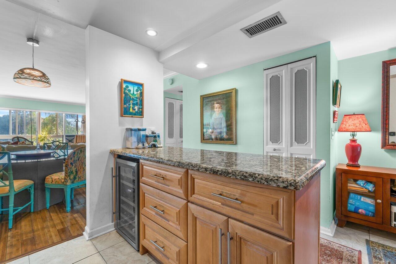 769 Jeffery Street, Unit 206 Boca Raton, FL 33487 - Photo 5 of 26 005-769JefferyStreet-BocaRaton-FL-33487-