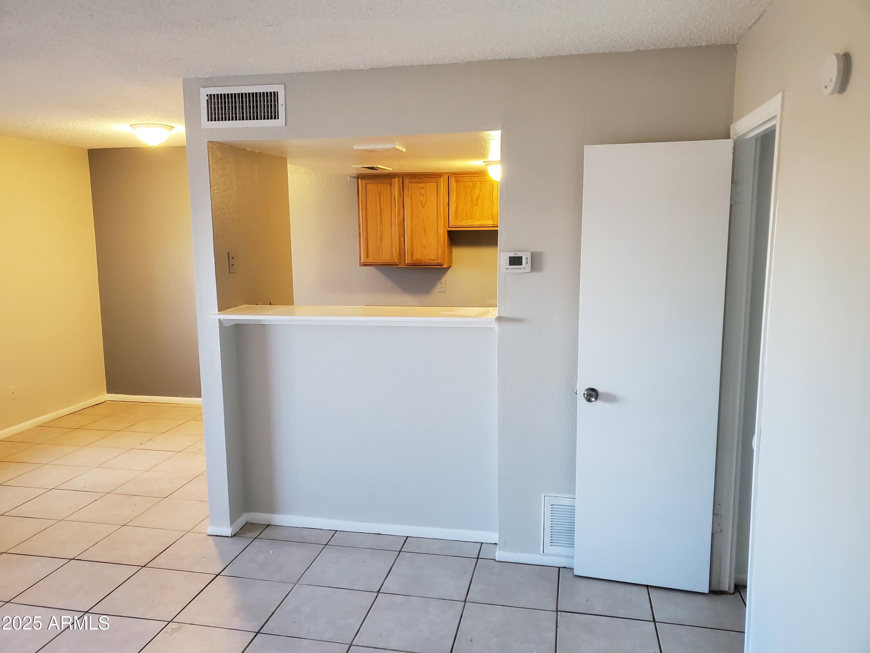 4236 South 46th Place Phoenix, AZ 85040 - Photo 2 of 12 322 (002)