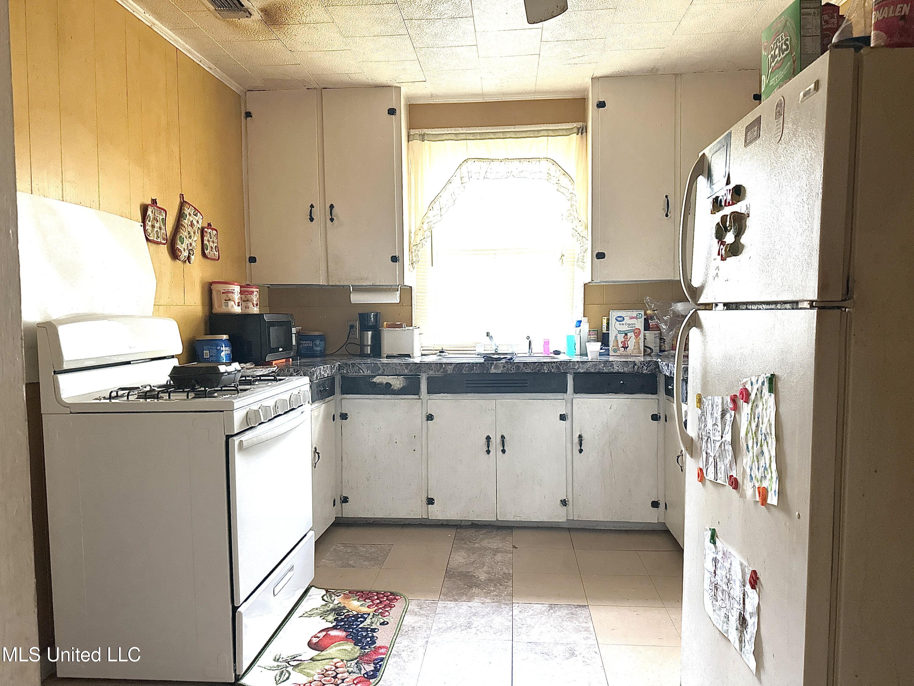 707 Earl Street McComb, MS 39648 - Photo 4 of 12 IMG_9051