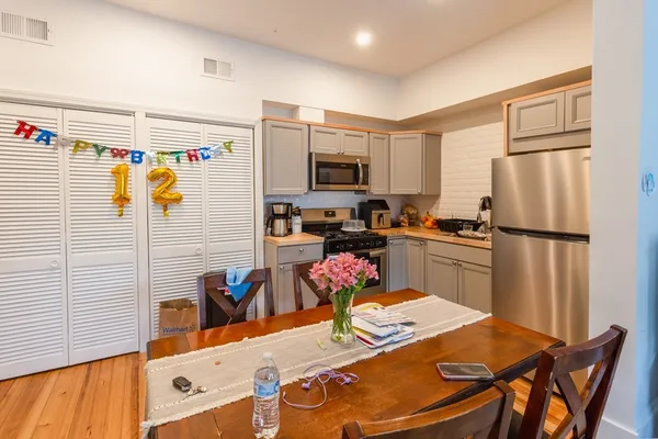 $2,200 | 176 Court Street, Unit 8, Plymouth, MA 02360