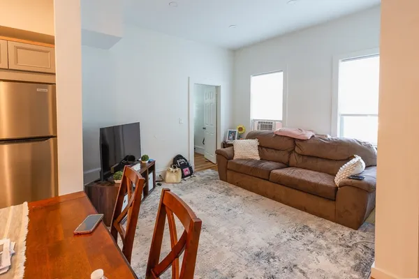 $2,200 | 176 Court Street, Unit 8, Plymouth, MA 02360