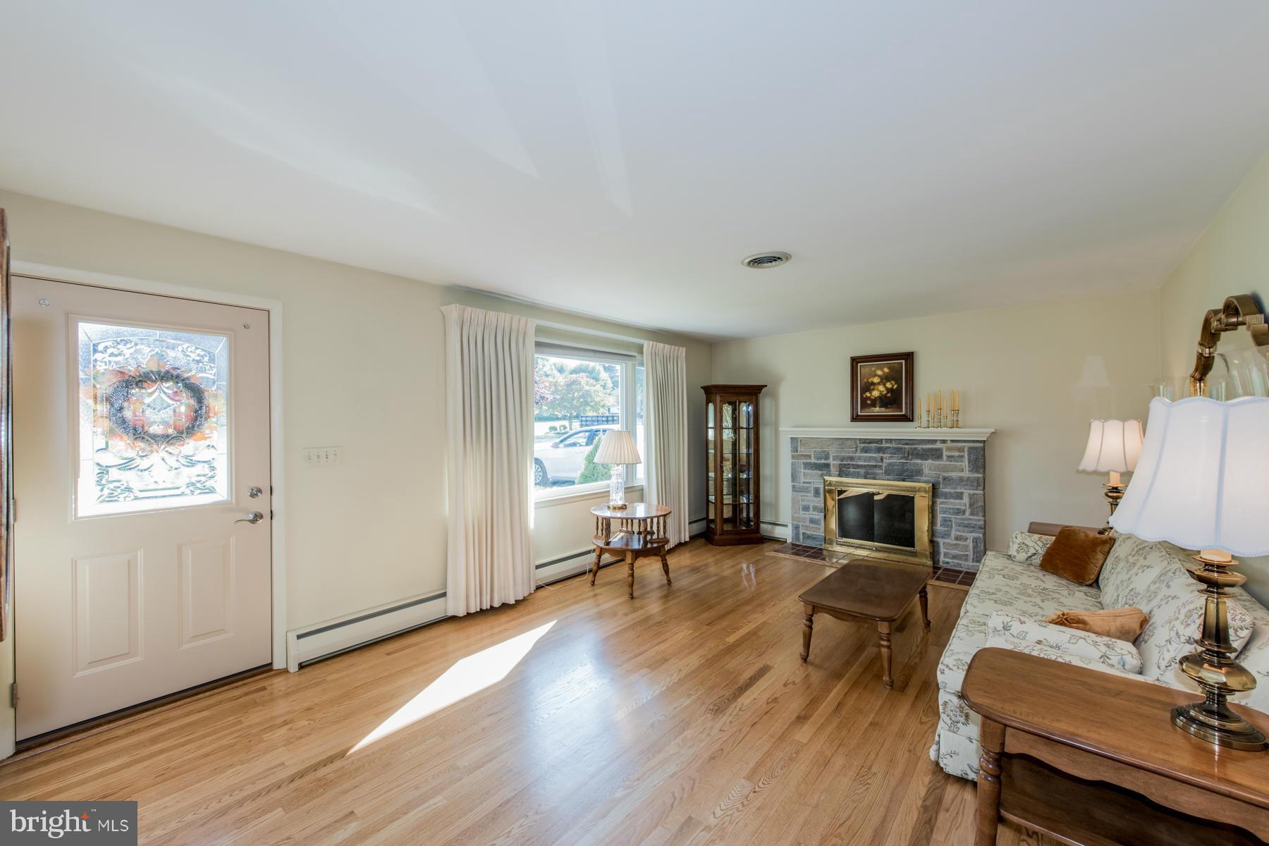 9898 Postwick Road Ellicott City, MD 21042 - Photo 2 of 26 Living Room