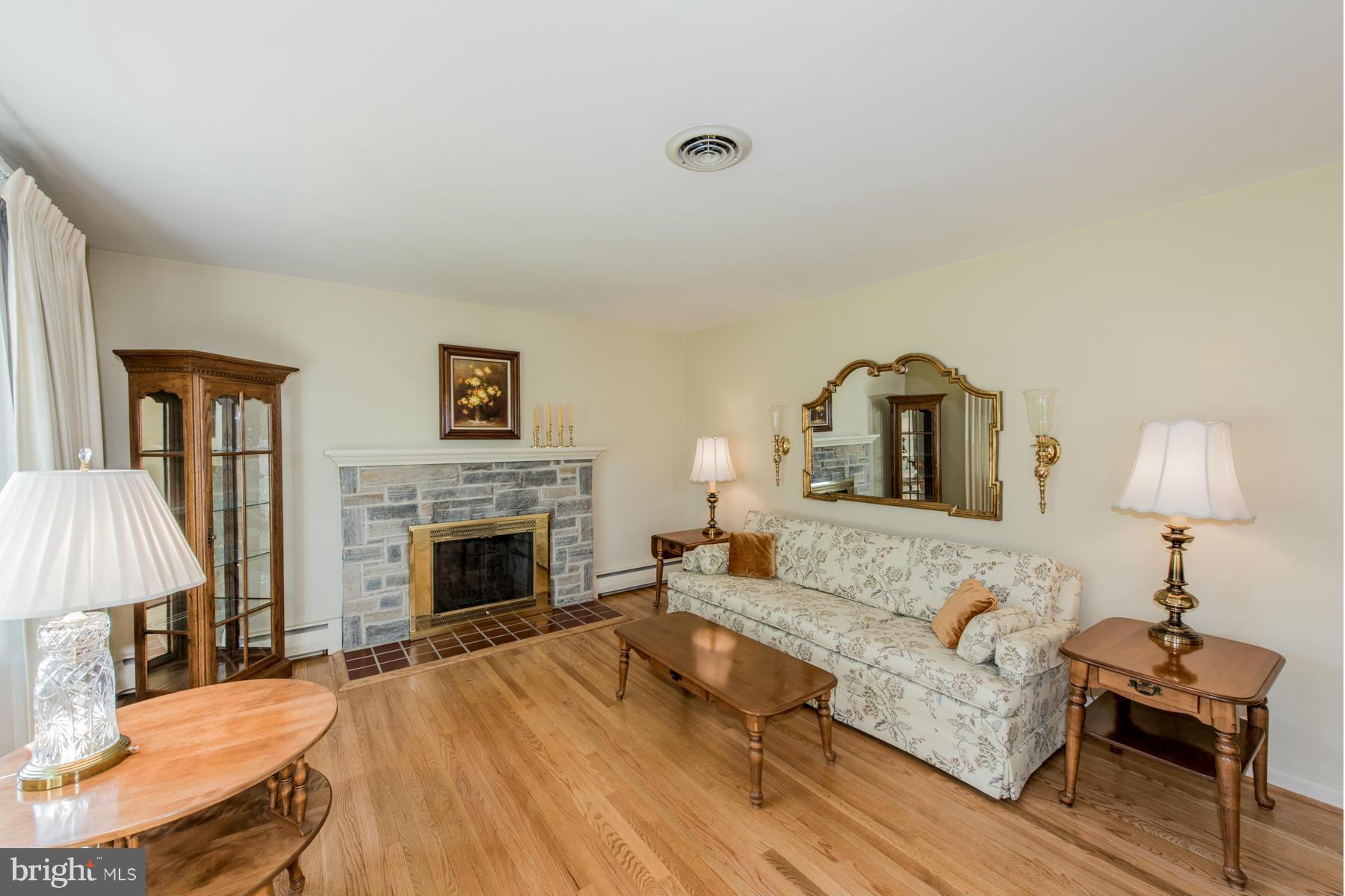 9898 Postwick Road Ellicott City, MD 21042 - Photo 6 of 26 Living Room