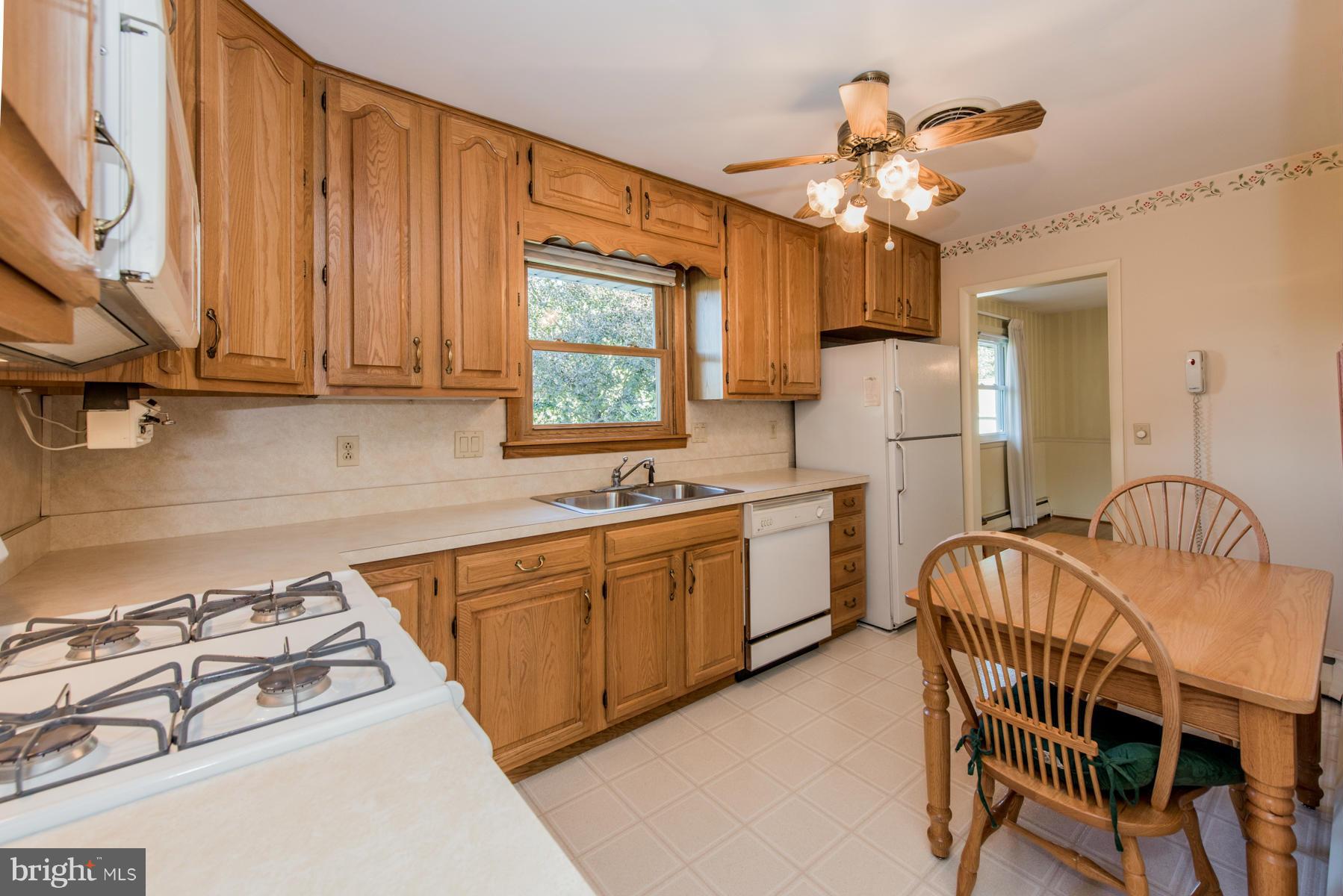 9898 Postwick Road Ellicott City, MD 21042 - Photo 8 of 26 Kitchen