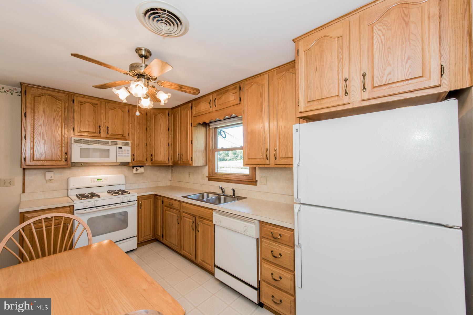 9898 Postwick Road Ellicott City, MD 21042 - Photo 9 of 26 Kitchen