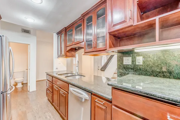 $2,190 | 708 Fowler Street, Houston, TX 77007
