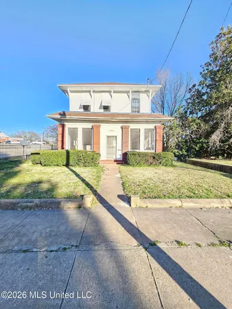 $1,800 | 1711 Cherry Street, Unit B, Vicksburg, MS 39180
