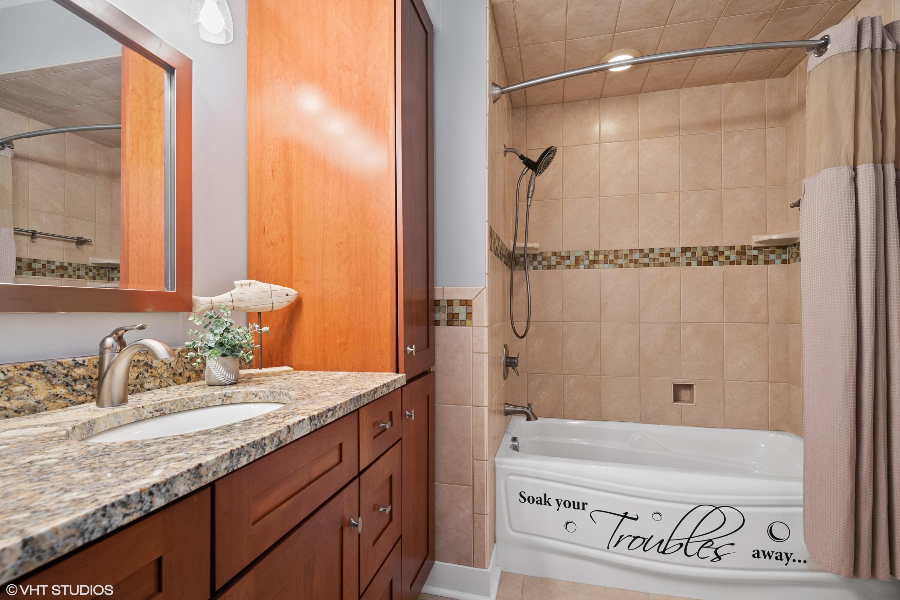 403 State Street, Unit 3 St. Joseph, MI 49085 - Photo 15 of 22 15_403State_3_8_Bathroom_HiRes