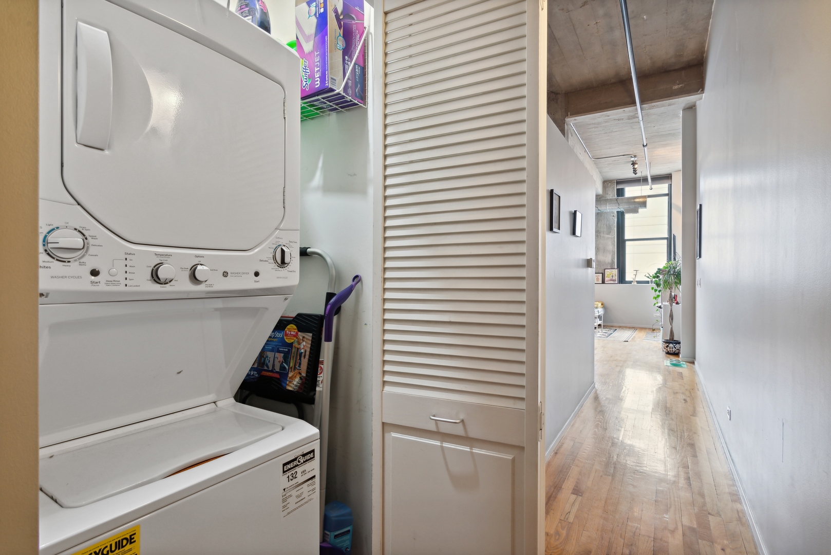 843 West Adams Street, Unit 405 Chicago, IL 60607 - Photo 11 of 12 a utility room with dryer and washer