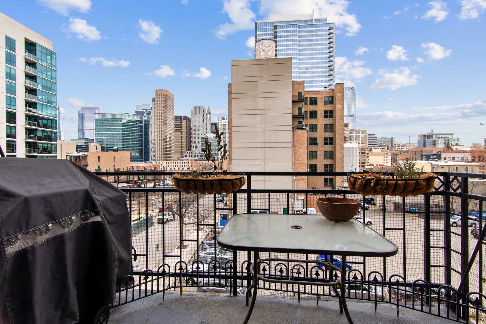 843 West Adams Street, Unit 405 Chicago, IL 60607 - Photo 5 of 12 a view of a balcony with chairs