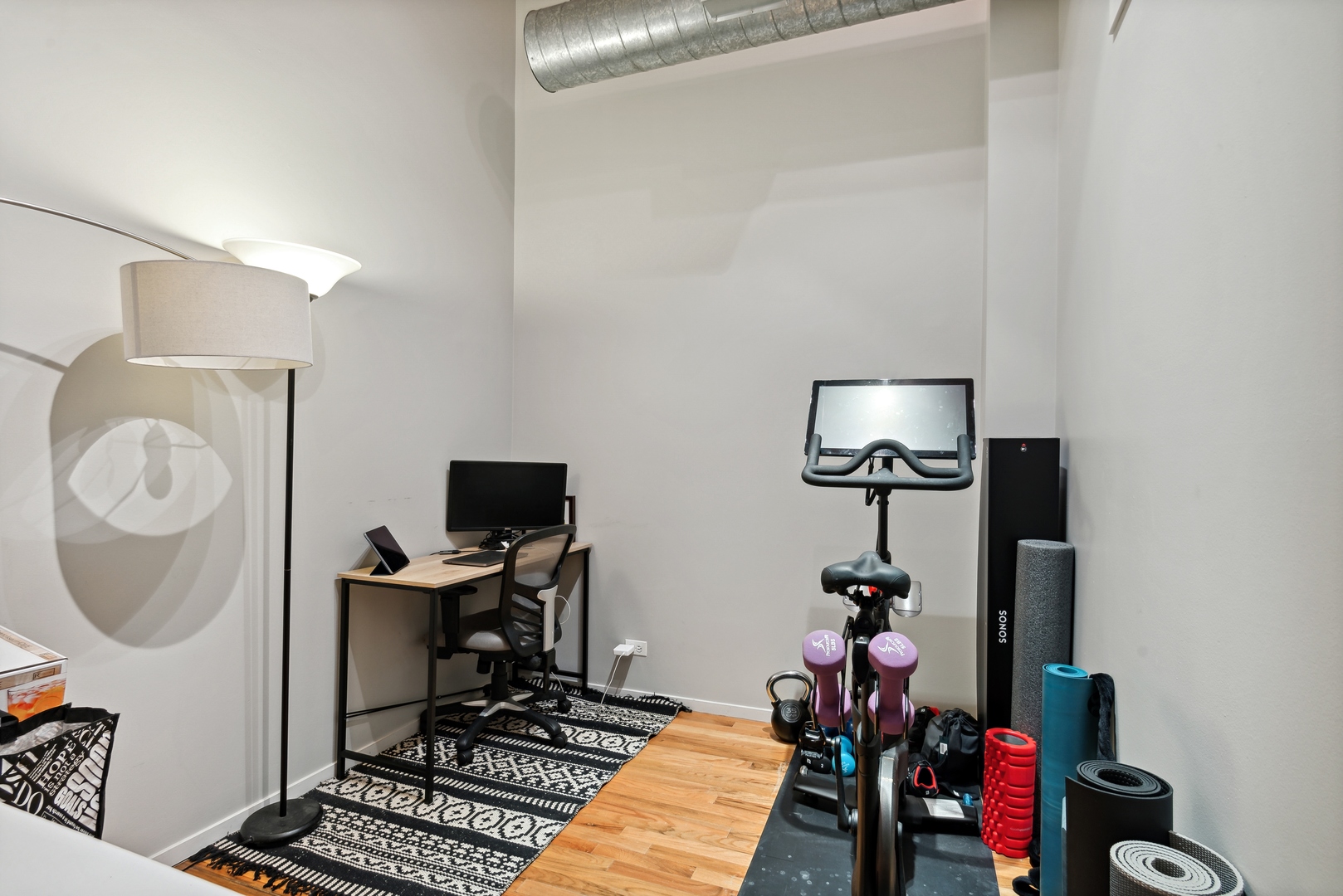 843 West Adams Street, Unit 405 Chicago, IL 60607 - Photo 9 of 12 a view of a workspace with furniture and a mirror