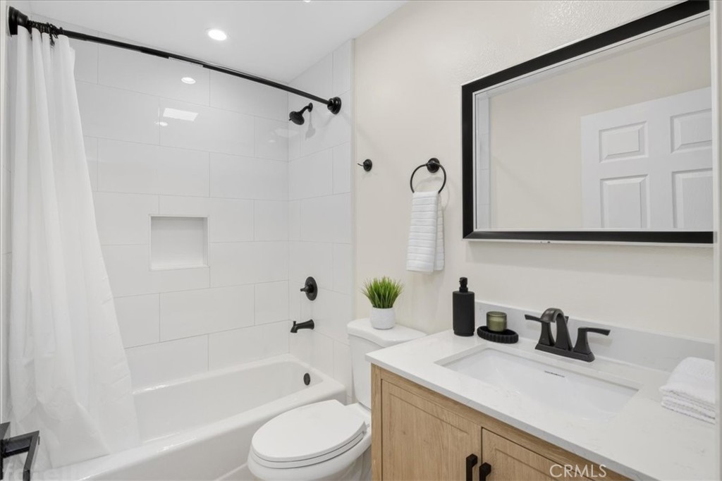 16623 Lake Avenue Paramount, CA 90723 - Photo 19 of 57