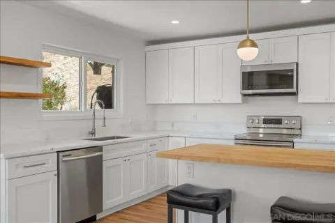$1,095,000 | 3548 Laurashawn Lane, Escondido, CA 92026