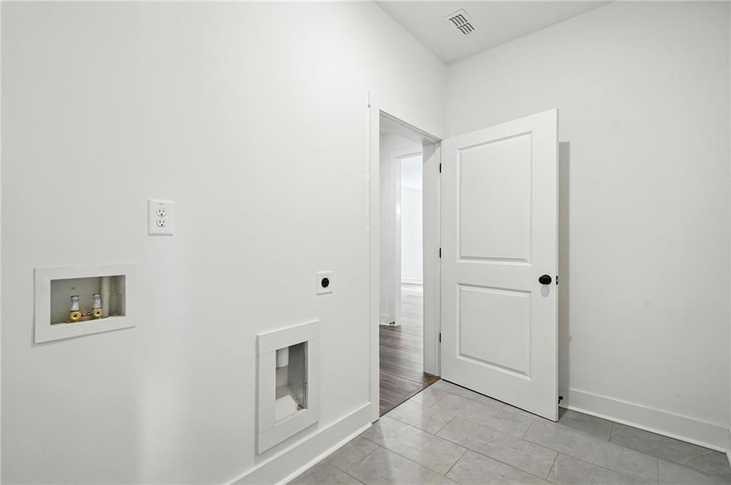 133 Old Alabama Road Southeast Emerson, GA 30137 - Photo 11 of 40 a view of a hallway