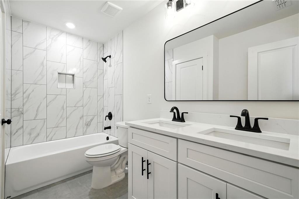 133 Old Alabama Road Southeast Emerson, GA 30137 - Photo 18 of 40 a bathroom with a toilet a sink a mirror a bathtub and vanity
