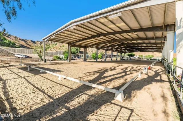 a view of an outdoor space