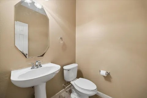 $680,000 | 911 Vaulted Oak Street, Houston, TX 77008