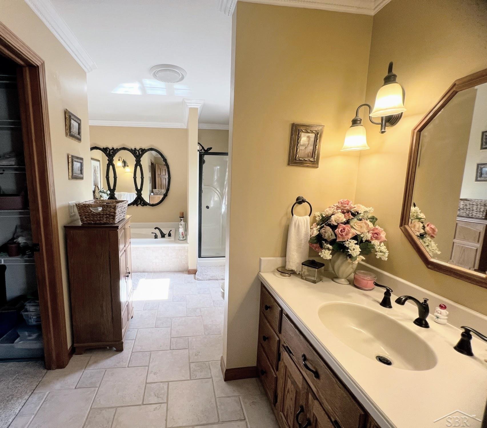 3841 Hackett Road Saginaw, MI 48603 - Photo 23 of 44 Master Bath