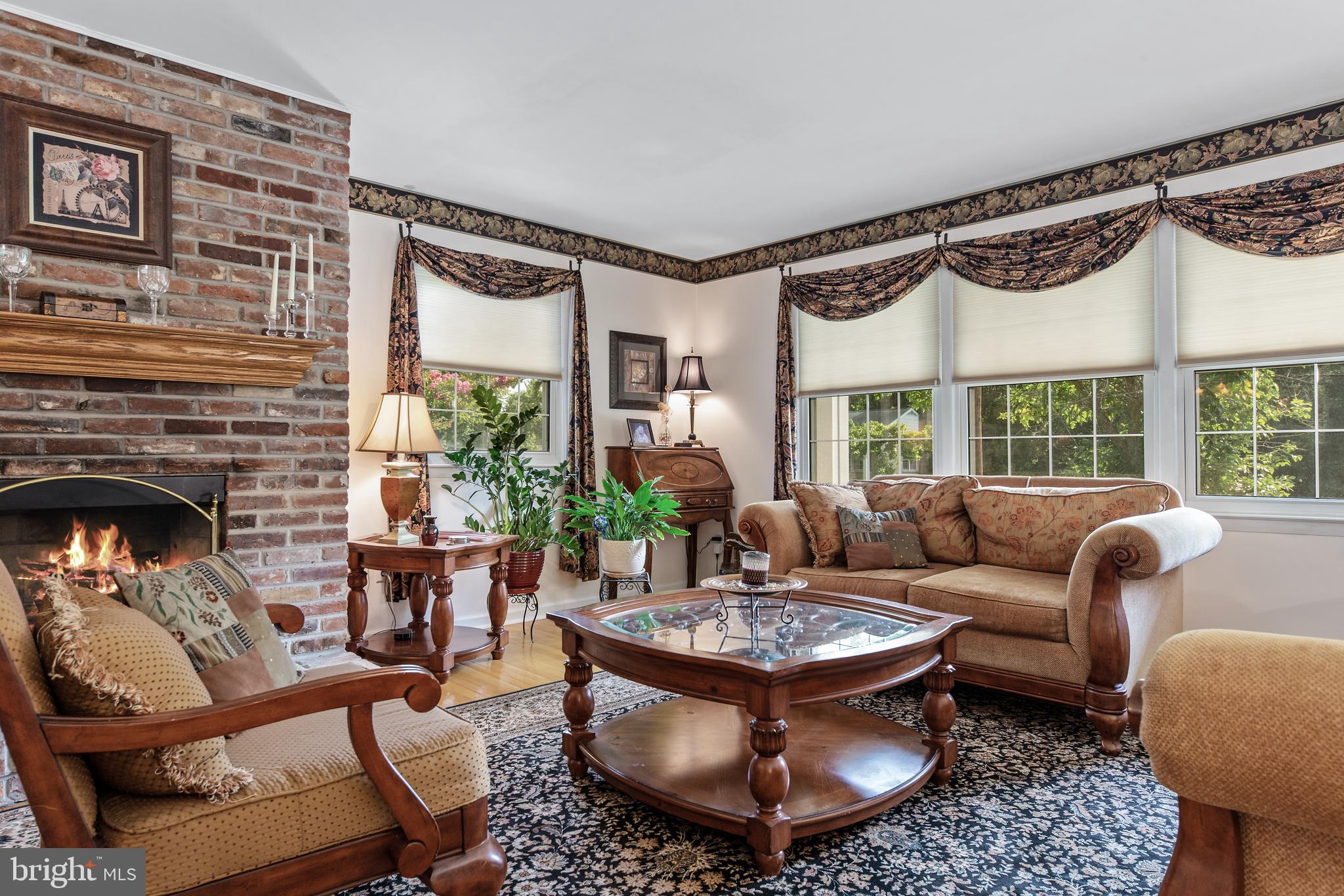 15 Meadow Road Pennsville, NJ 08070 - Photo 4 of 46 Living Room