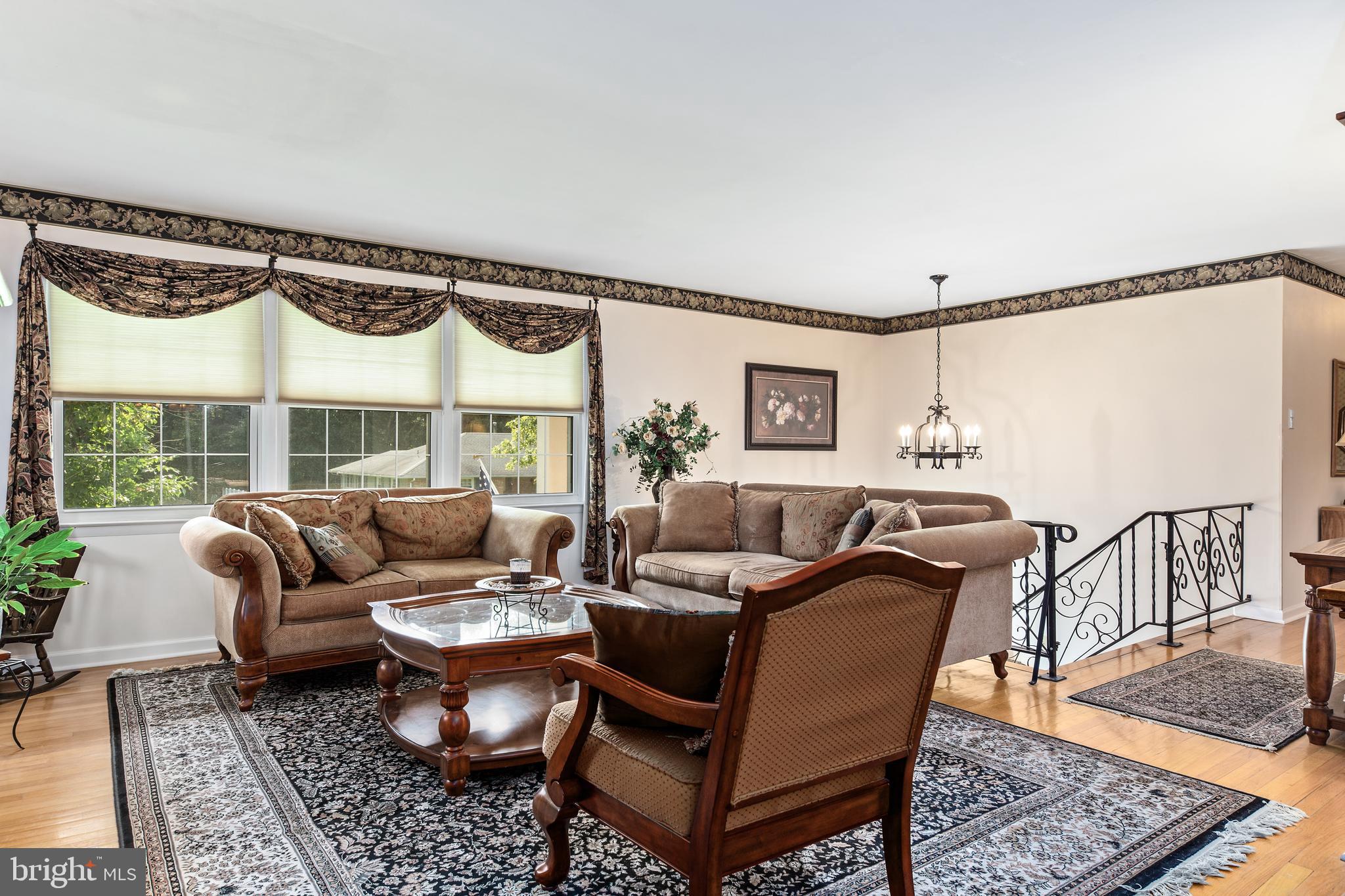 15 Meadow Road Pennsville, NJ 08070 - Photo 5 of 46 Living Room