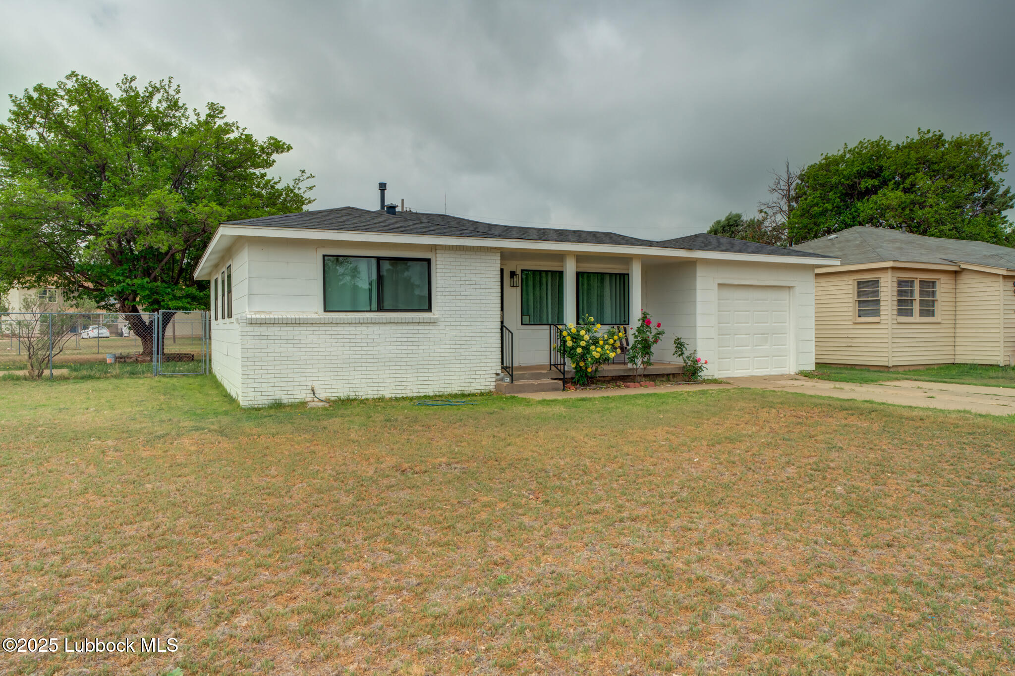 2001 65th Street Lubbock, TX 79412 - Photo 2 of 30 DSC06912_3_4