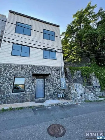 $5,250 | 9009 Riverside Place, Unit 3, North Bergen, NJ 07047